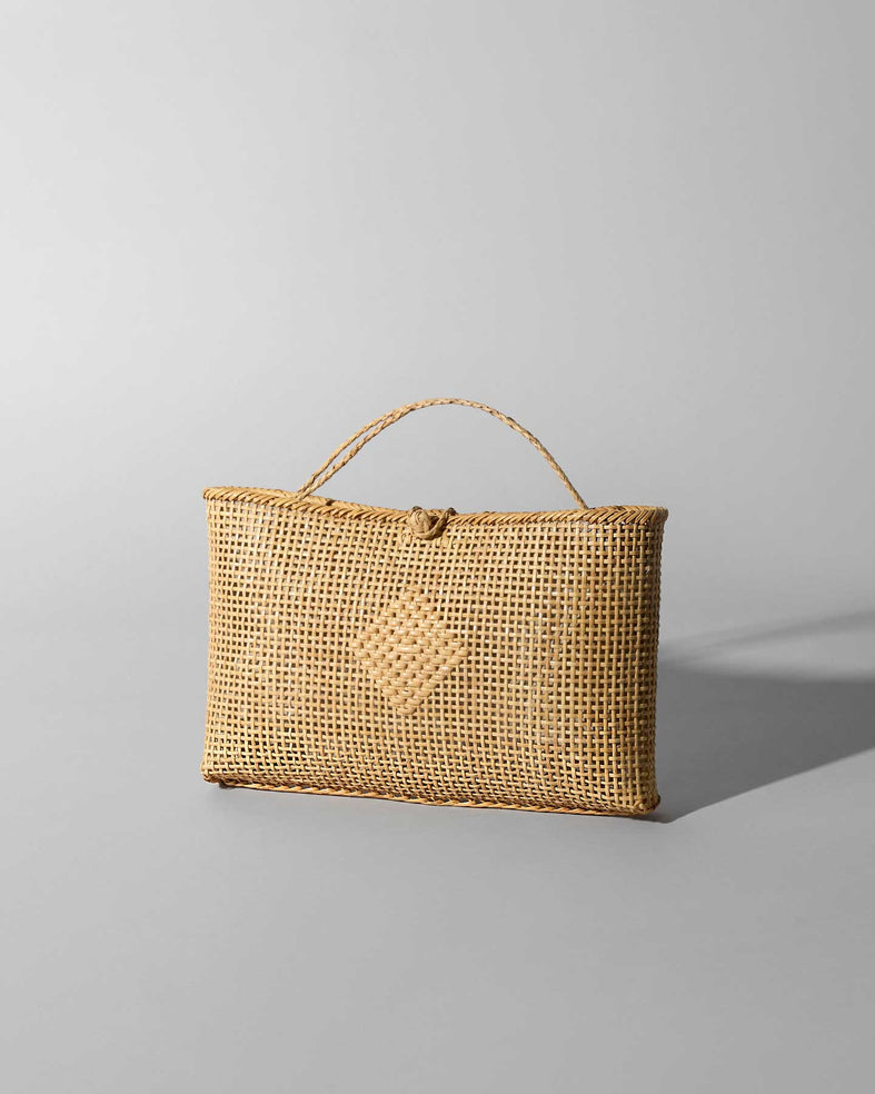 ARABESQUE Hira Clutch Bag Beige